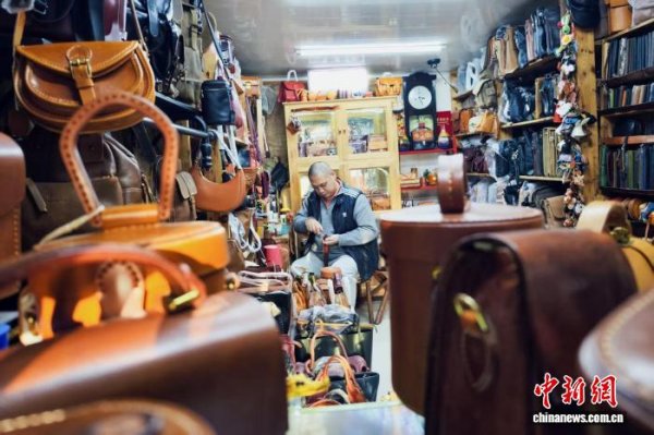 创盈配资 （神州写真）天津“修补巷”：老手艺在新需求中延续生机补足幸福